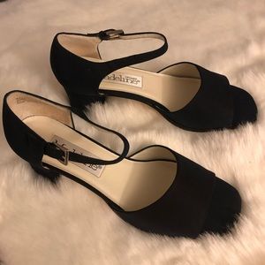 Madeline Stuart size 8.5 Navy open toe shoes
